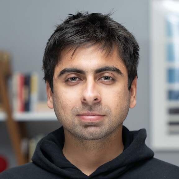 Yoeven D Khemlani